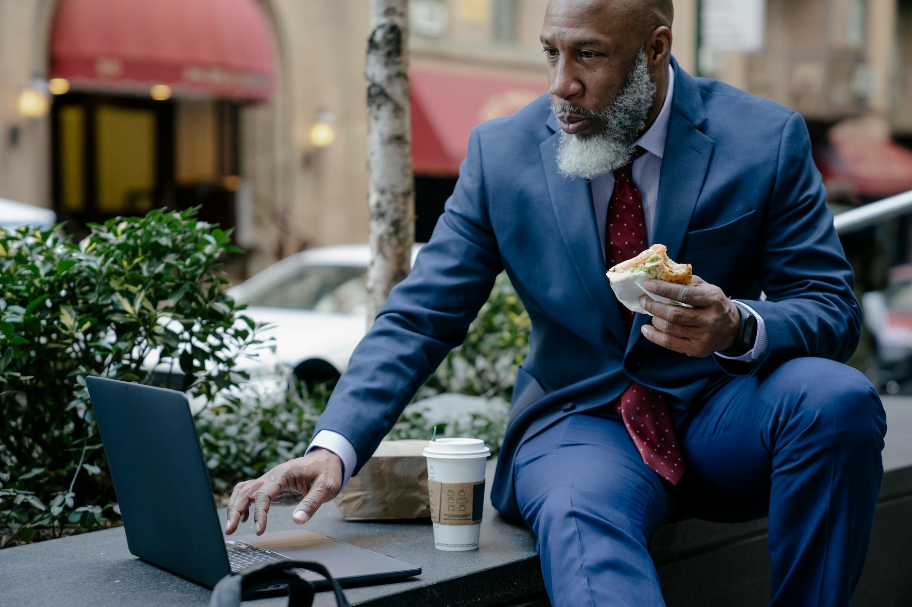 Business executive eating a healthy meal at a modern office desk during work